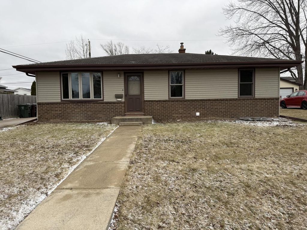 9317 Carol Ann DRIVE, Sturtevant, WI 53177