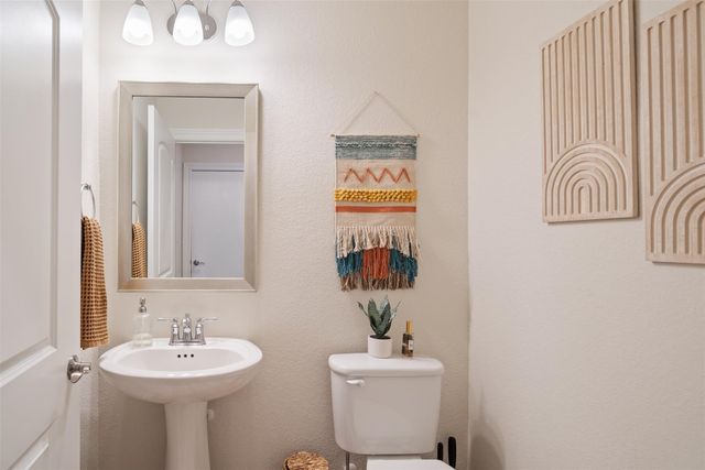 293 Barnhill LOOP, Dripping Springs, TX 78620
