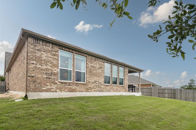 293 Barnhill LOOP, Dripping Springs, TX 78620