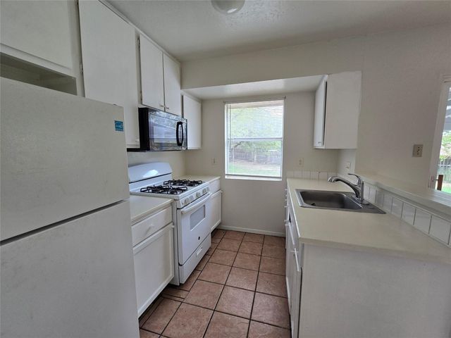 1109 Village Green DR, Austin, TX 78753