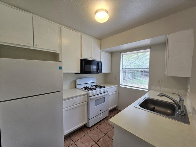 1109 Village Green DR, Austin, TX 78753