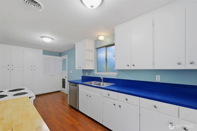 712 NE 198th Street, Shoreline, WA 98155