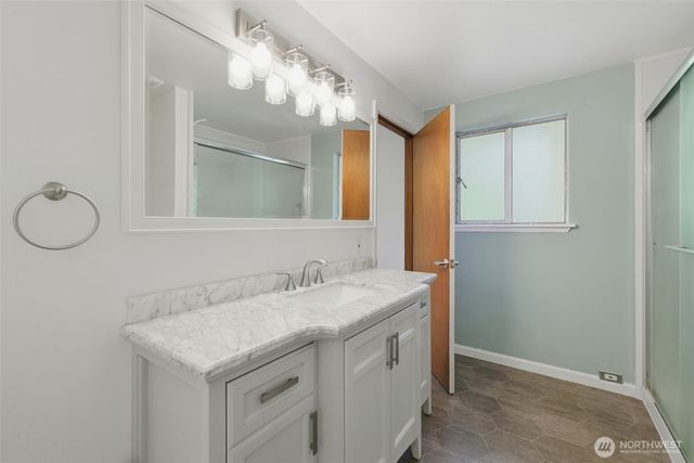 712 NE 198th Street, Shoreline, WA 98155