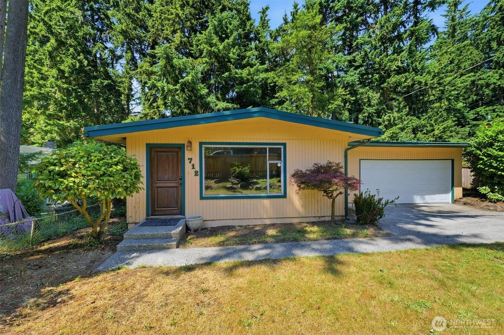 712 NE 198th Street, Shoreline, WA 98155