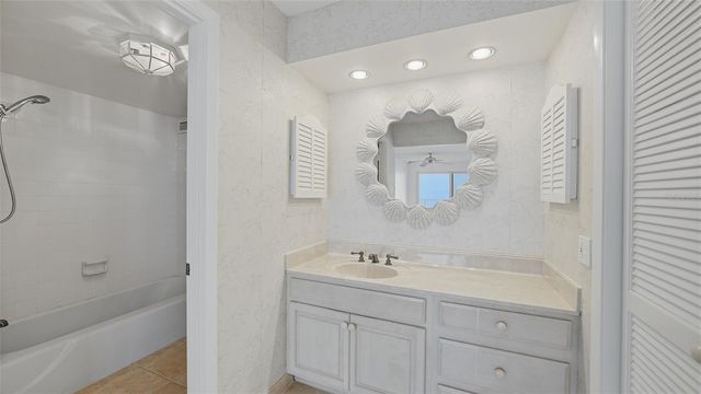 2301 GULF OF MEXICO DRIVE 43N, Longboat Key, FL 34228