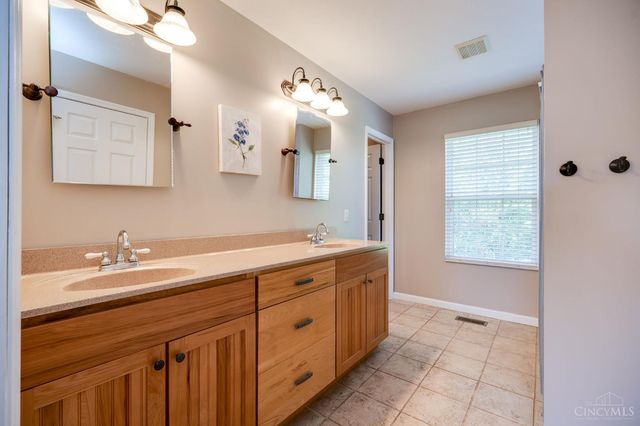 8109 Zoar Rd, Hamilton Twp, OH 45152