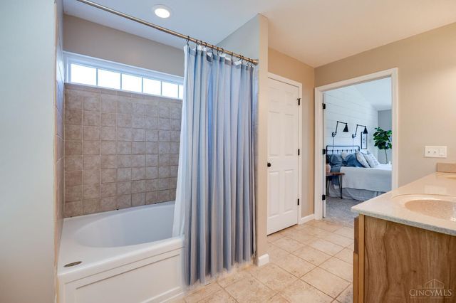 8109 Zoar Rd, Hamilton Twp, OH 45152