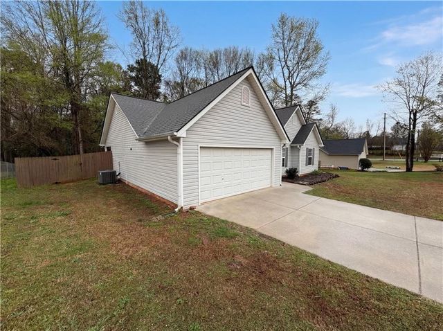 42 Edgefield Drive, Commerce, GA 30529