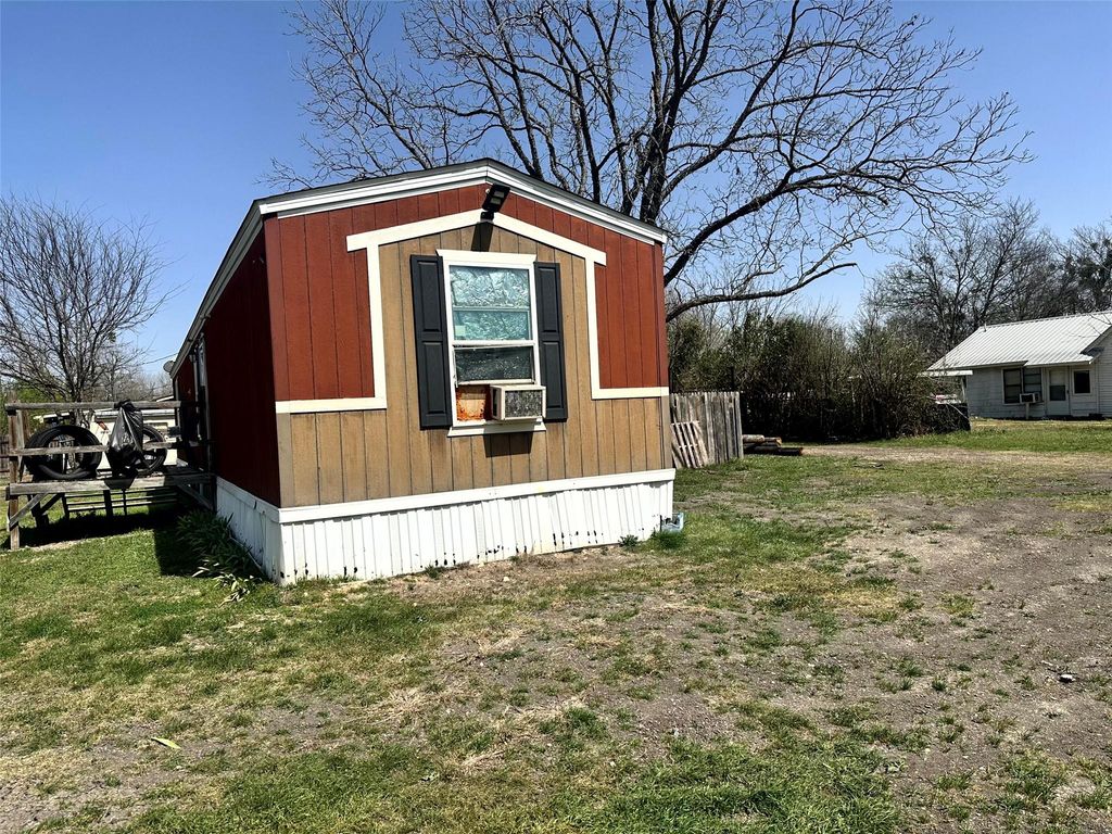 430 S Bowie ST, Bartlett, TX 76511