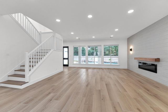 30 E Wedgemere Circle, The Woodlands, TX 77381