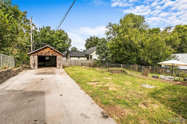 8731 Brentwood Place, Brentwood, MO 63144