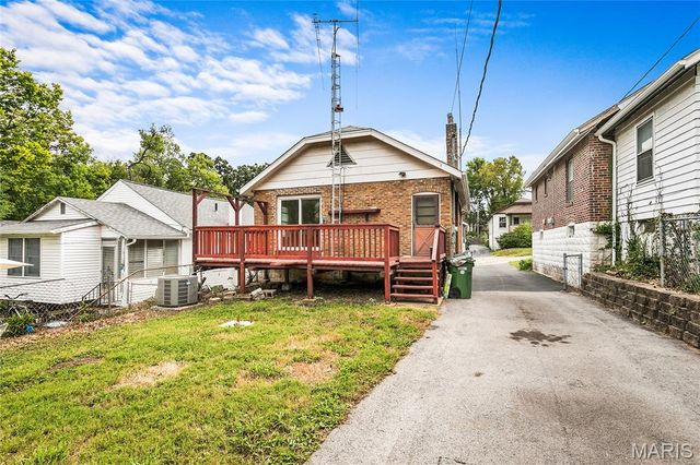 8731 Brentwood Place, Brentwood, MO 63144