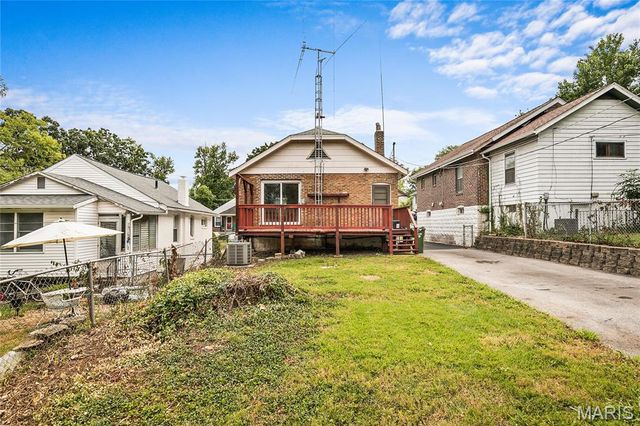 8731 Brentwood Place, Brentwood, MO 63144