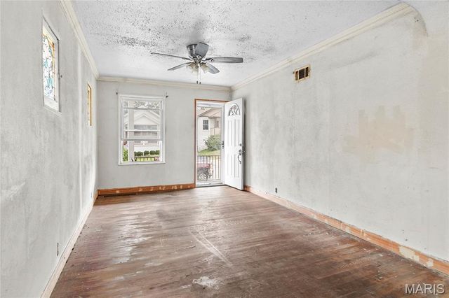 8731 Brentwood Place, Brentwood, MO 63144