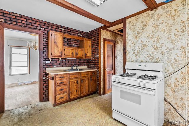 8731 Brentwood Place, Brentwood, MO 63144