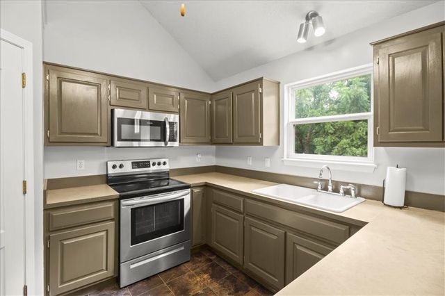 418 Granite Drive, Raymore, MO 64083