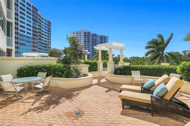 265 Indies WAY # T02, Naples, FL 34110