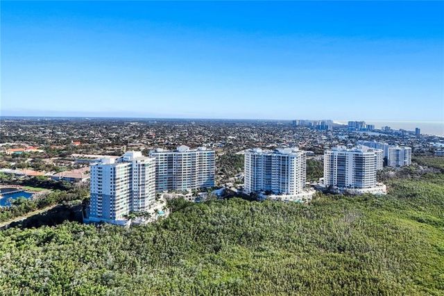 265 Indies WAY # T02, Naples, FL 34110