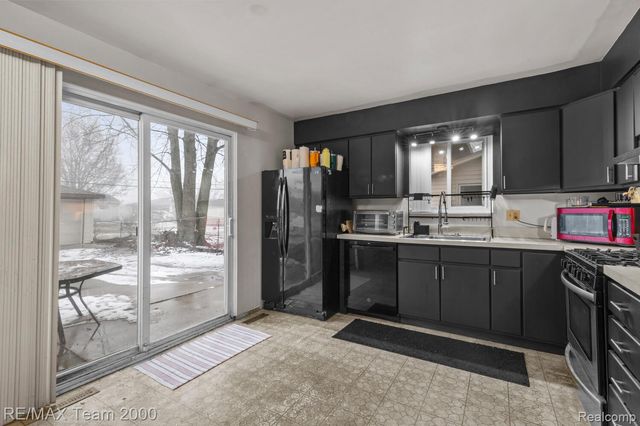 31629 Sweetbriar, Rockwood, MI 48173