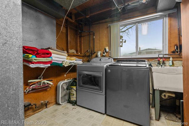 31629 Sweetbriar, Rockwood, MI 48173