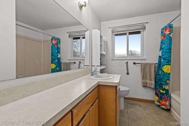 31629 Sweetbriar, Rockwood, MI 48173