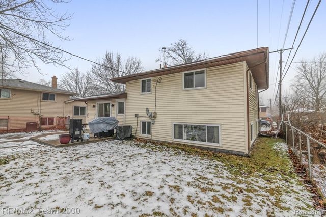 31629 Sweetbriar, Rockwood, MI 48173