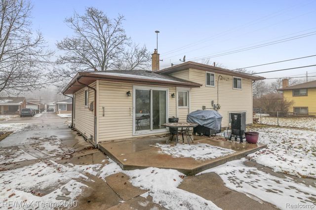 31629 Sweetbriar, Rockwood, MI 48173