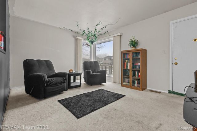 31629 Sweetbriar, Rockwood, MI 48173