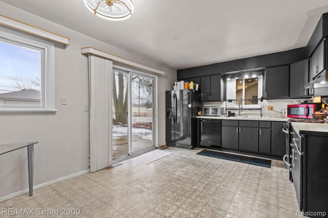 31629 Sweetbriar, Rockwood, MI 48173