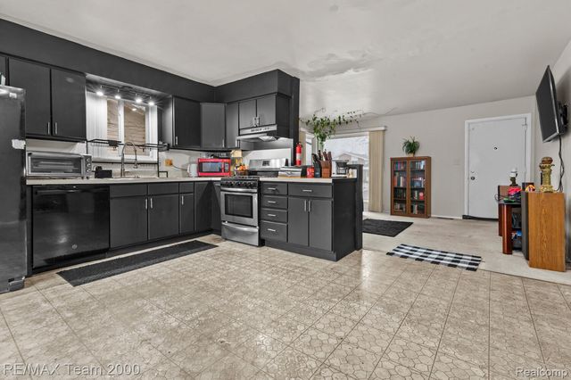 31629 Sweetbriar, Rockwood, MI 48173