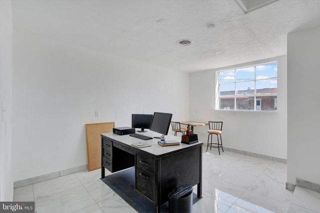1880 W MARKET ST, York, PA 17404
