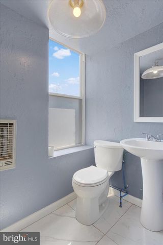 1880 W MARKET ST, York, PA 17404