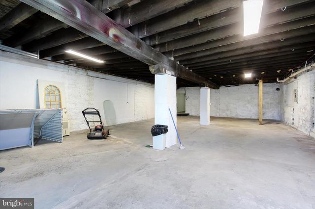 1880 W MARKET ST, York, PA 17404
