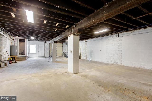 1880 W MARKET ST, York, PA 17404