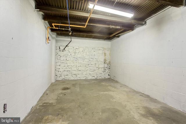 1880 W MARKET ST, York, PA 17404