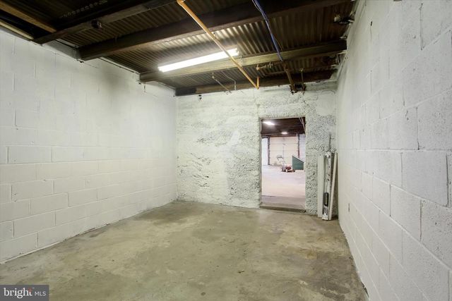 1880 W MARKET ST, York, PA 17404