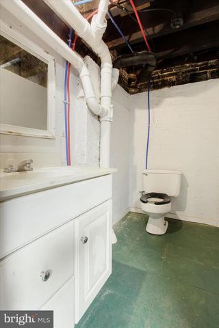 1880 W MARKET ST, York, PA 17404