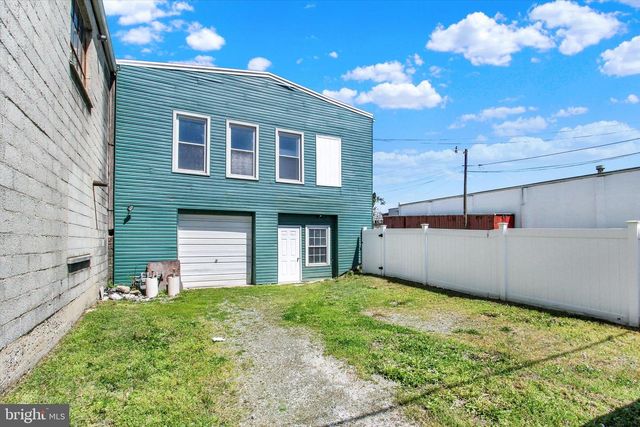 1880 W MARKET ST, York, PA 17404