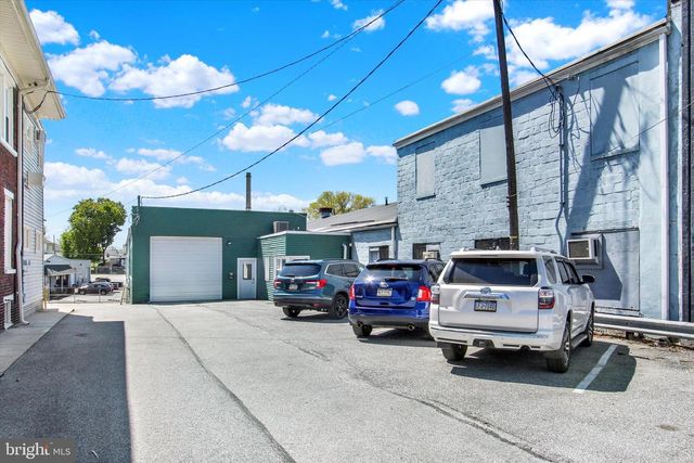 1880 W MARKET ST, York, PA 17404