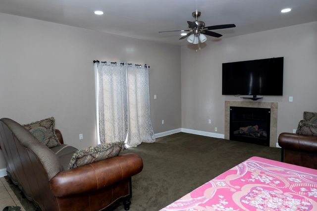 34 4th Street, Port Reading, NJ 07064