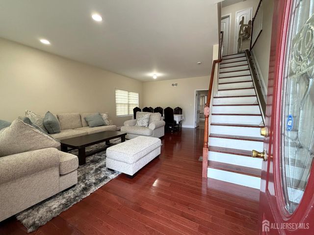 34 4th Street, Port Reading, NJ 07064