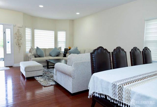 34 4th Street, Port Reading, NJ 07064
