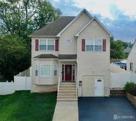 34 4th Street, Port Reading, NJ 07064