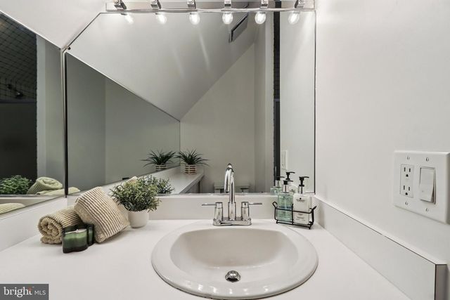 4711 17TH ST N, Arlington, VA 22207