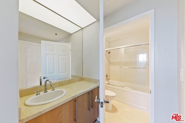 620 S Gramercy Place 320, Los Angeles, CA 90005