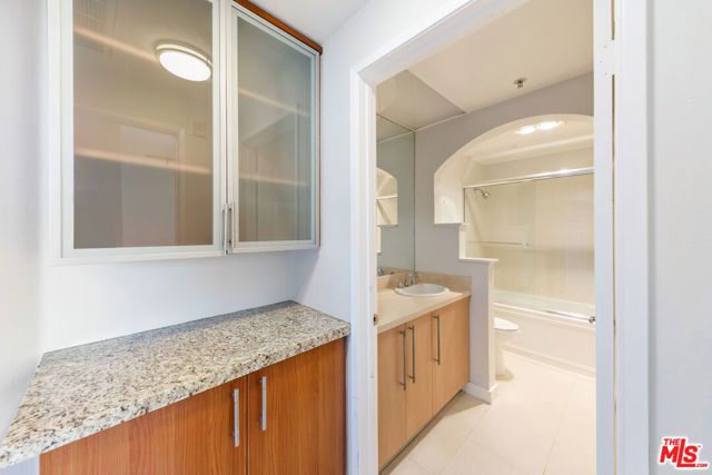 620 S Gramercy Place 320, Los Angeles, CA 90005