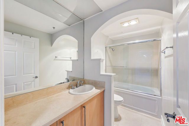 620 S Gramercy Place 320, Los Angeles, CA 90005