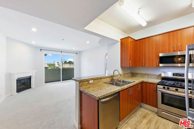 620 S Gramercy Place 320, Los Angeles, CA 90005