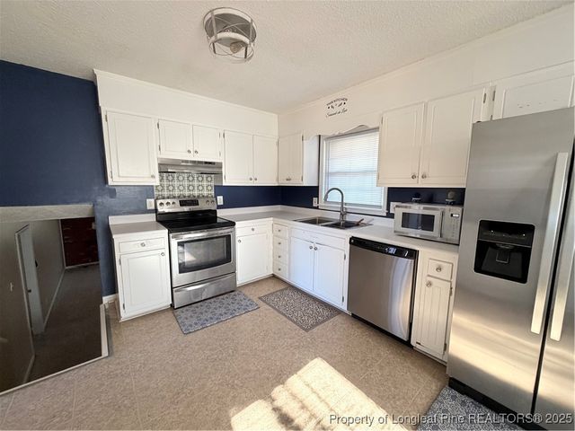 4946 Pinewood Drive, Hope Mills, NC 28348