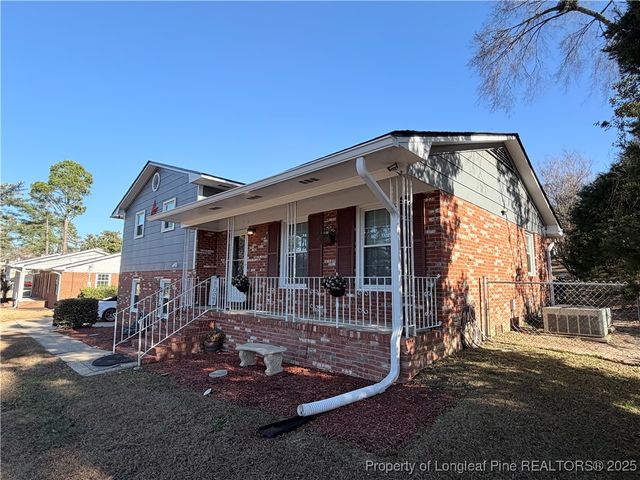 4946 Pinewood Drive, Hope Mills, NC 28348